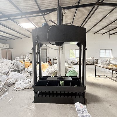 Extrusion & Weaving</div><div class=